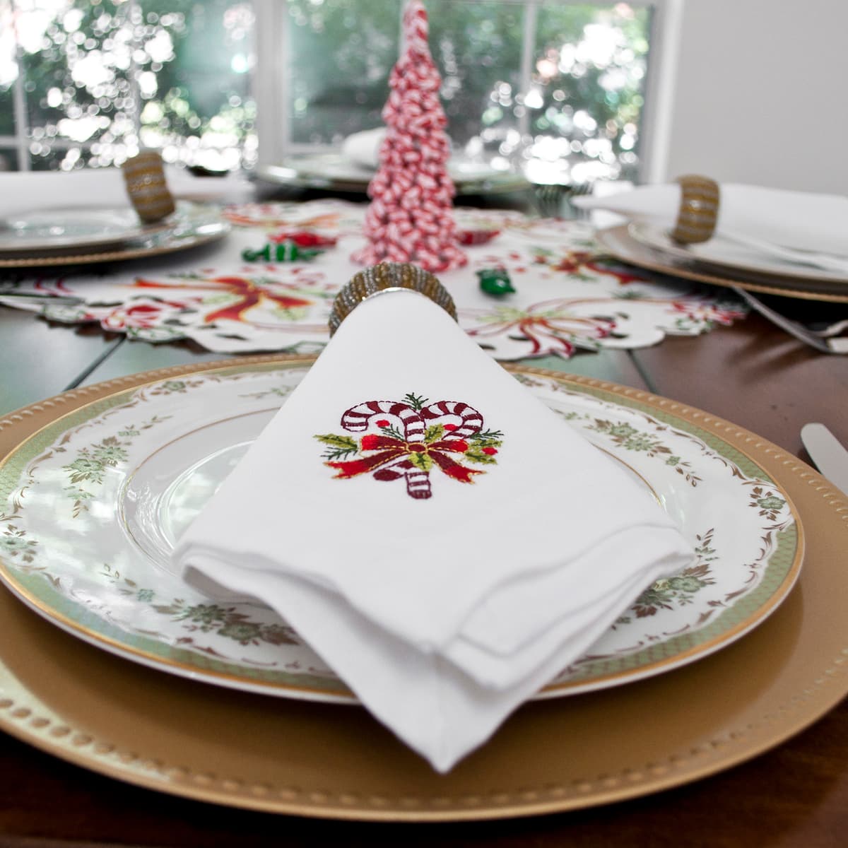 Embroidered Napkins & Napkin Rings @ TableclothsLAT.com