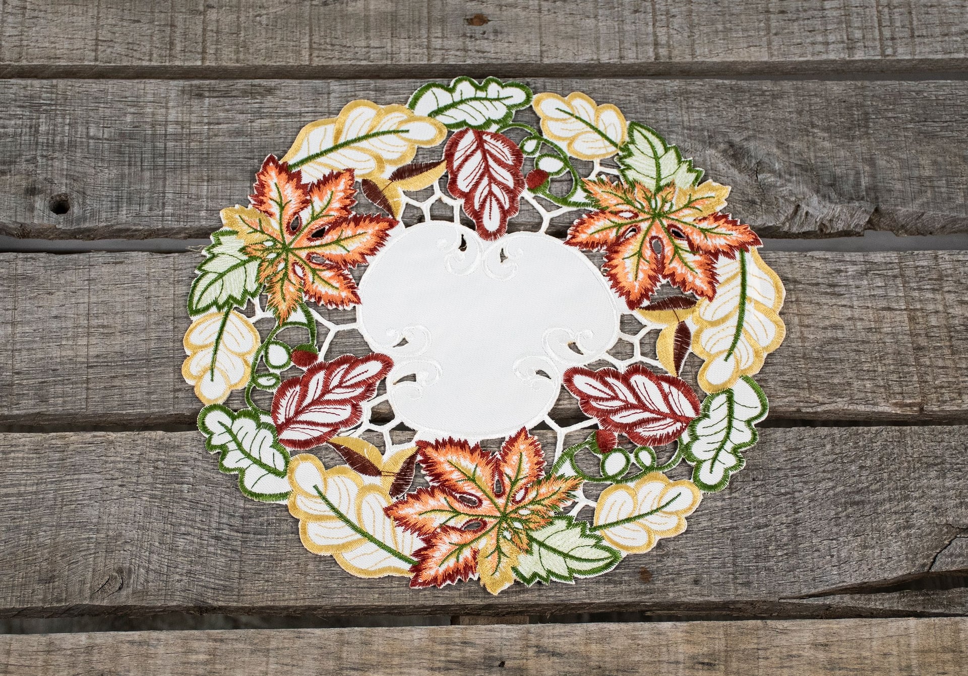 Fall Maple Leaf Round Doilies (11" / 14")