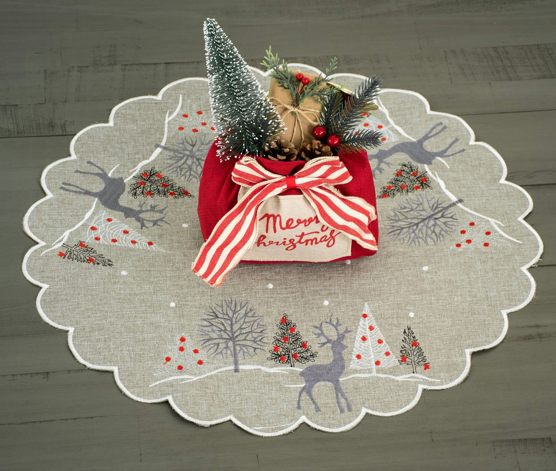 Embroidered Reindeer Grey Table Topper (23,33" RD 33" SQ)