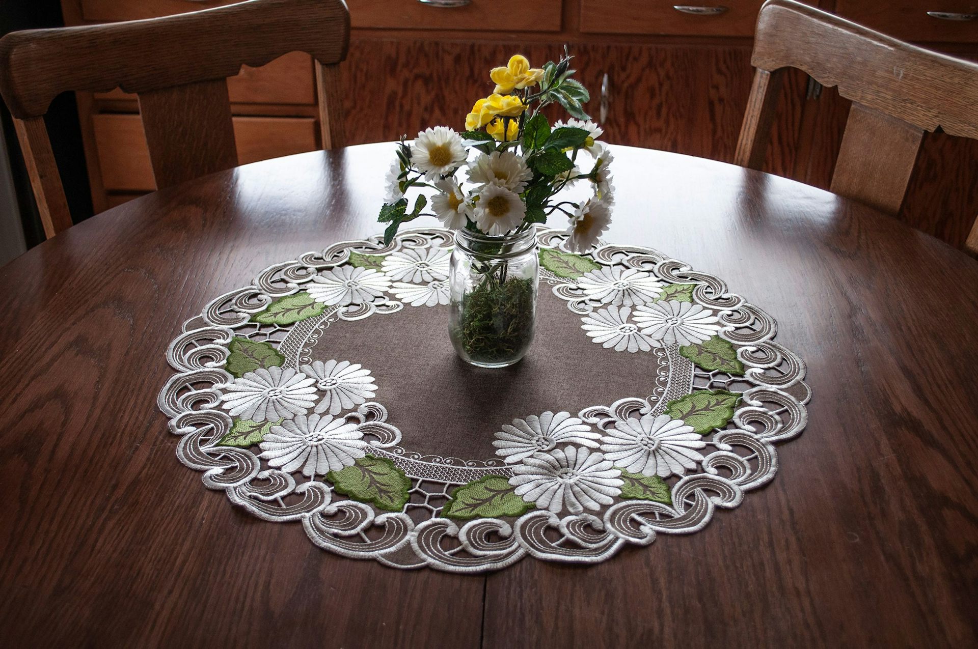 Embroidered Silver Daisy Green Leaves Brown (23"/ 33"RD)