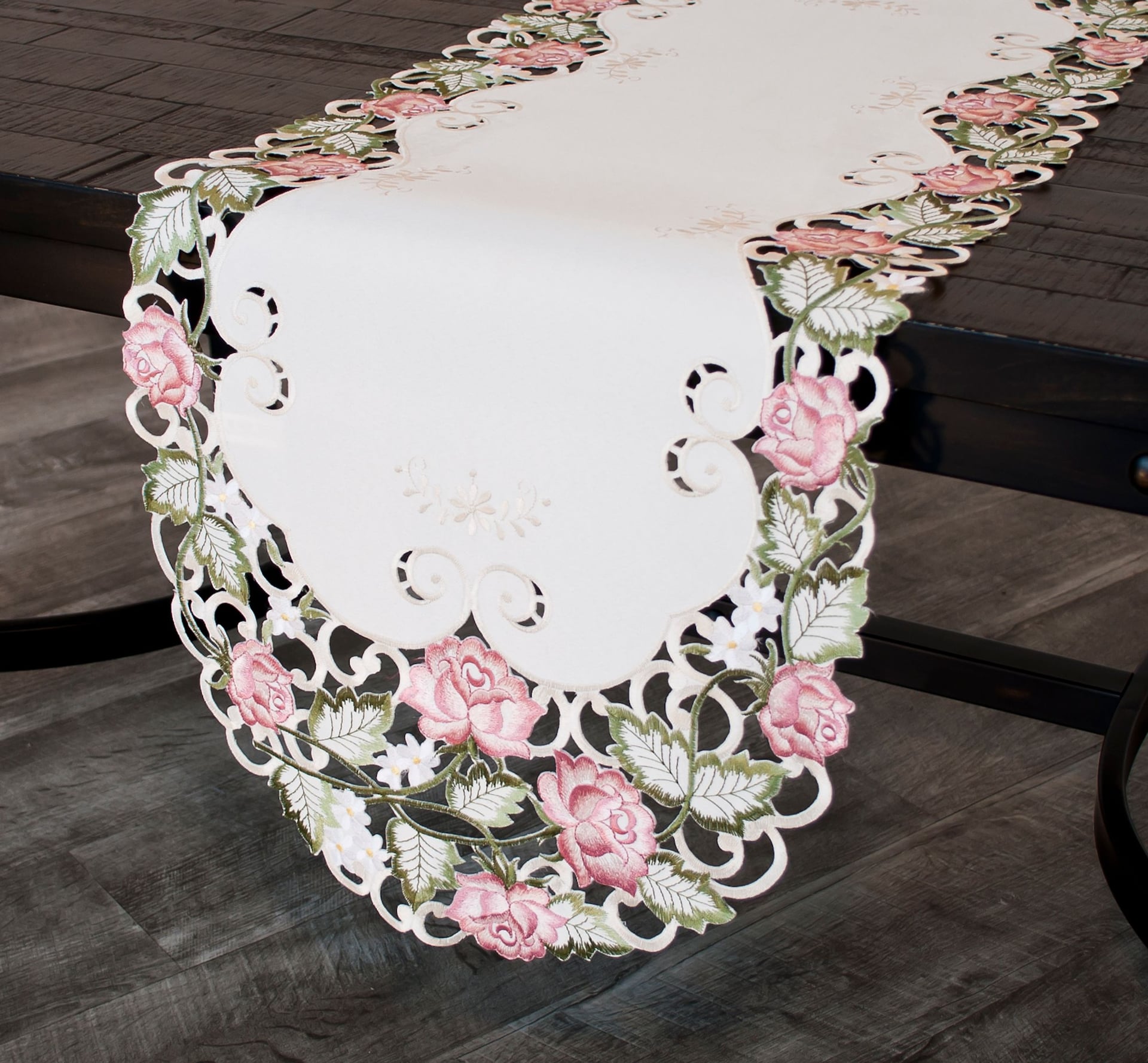 Pink Rose Table Runner (15"x53")