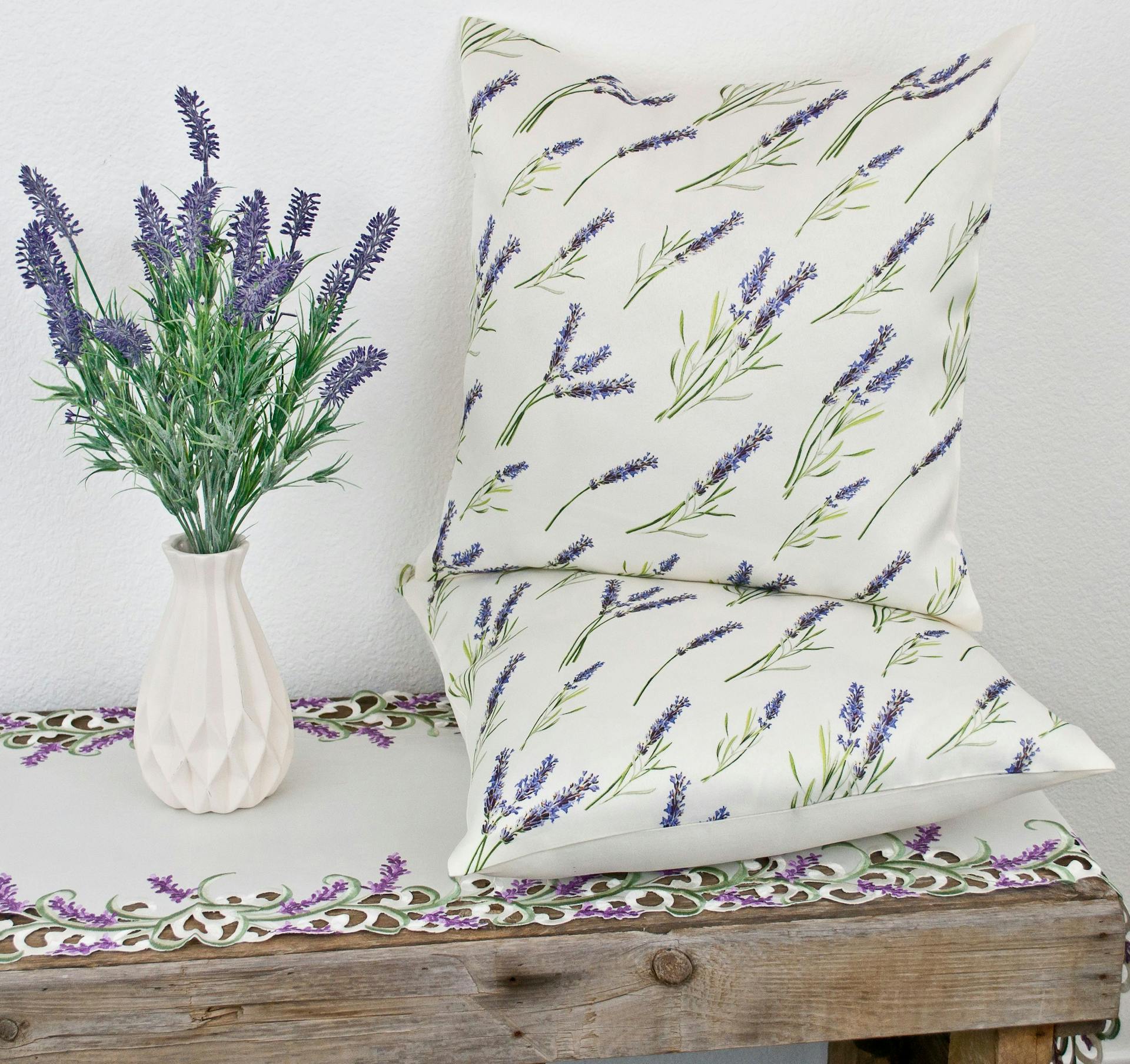 Elegant Lavender Flowers Cushion Case Pillow Cover with Zipper 2 Pack (18" x 18")
