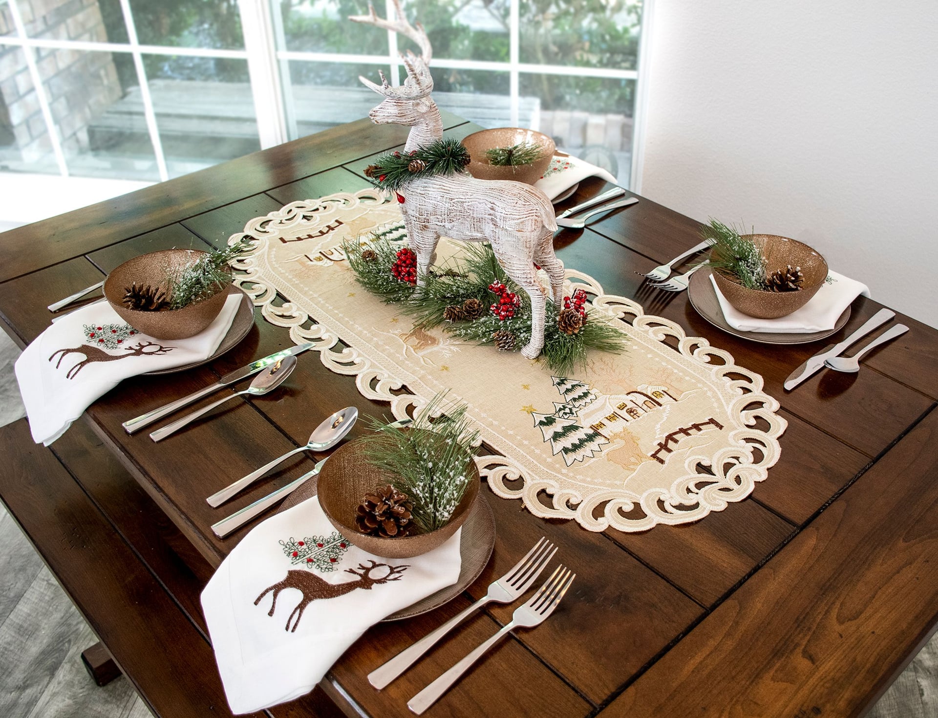 Beige Winter Snow Scene Table Runner (27,35,51,70")