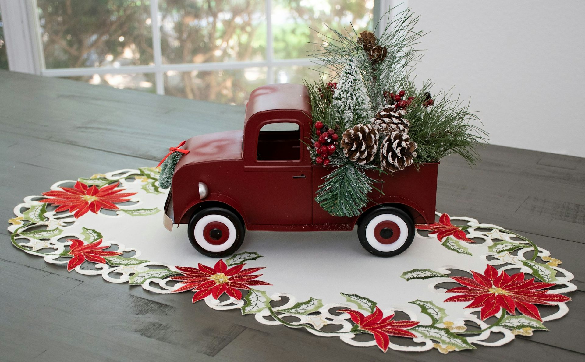 Christmas Holiday Poinsettia Table Runner (14" x 27")