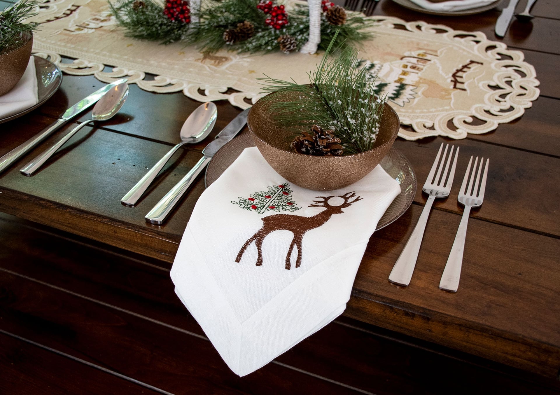 Embroidered Reindeer Scene Napkins, Set of 4 (19" x 19")