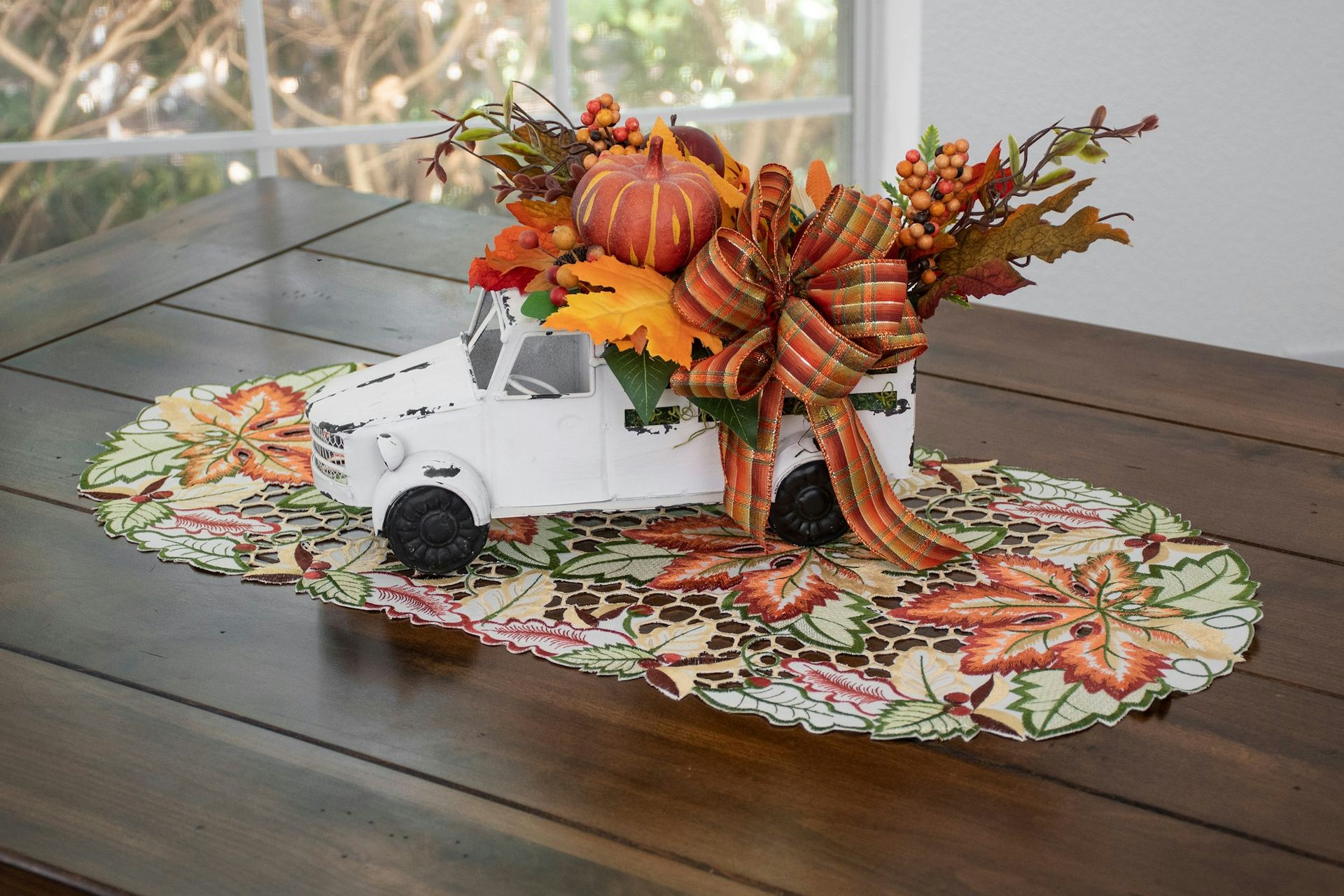 Embroidered Cutwork Colorful Fall Maple Leaf Table Runners
