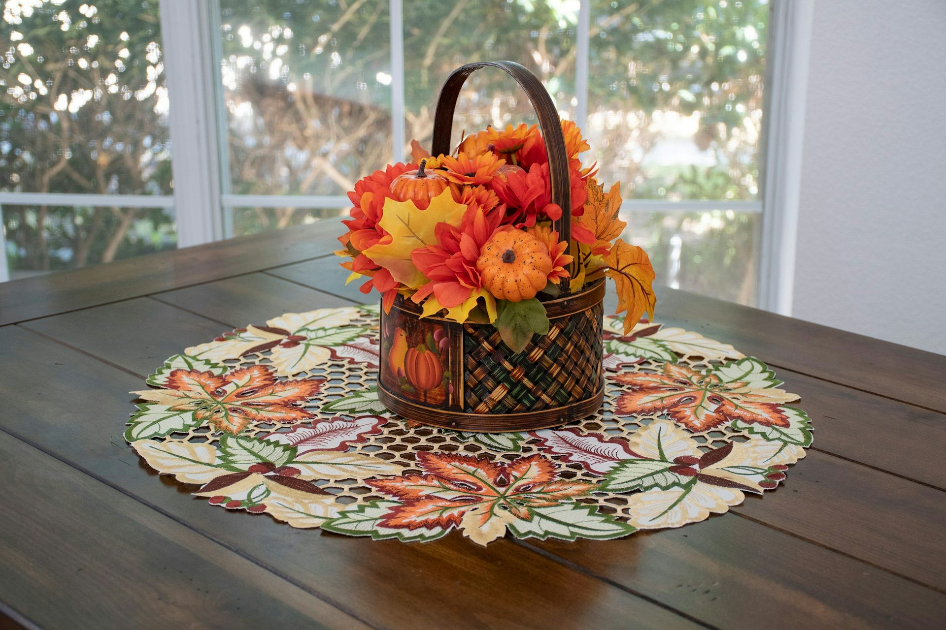 Colorful Fall Maple Leaf Table Doily (23,33" RD 23,33" SQ)