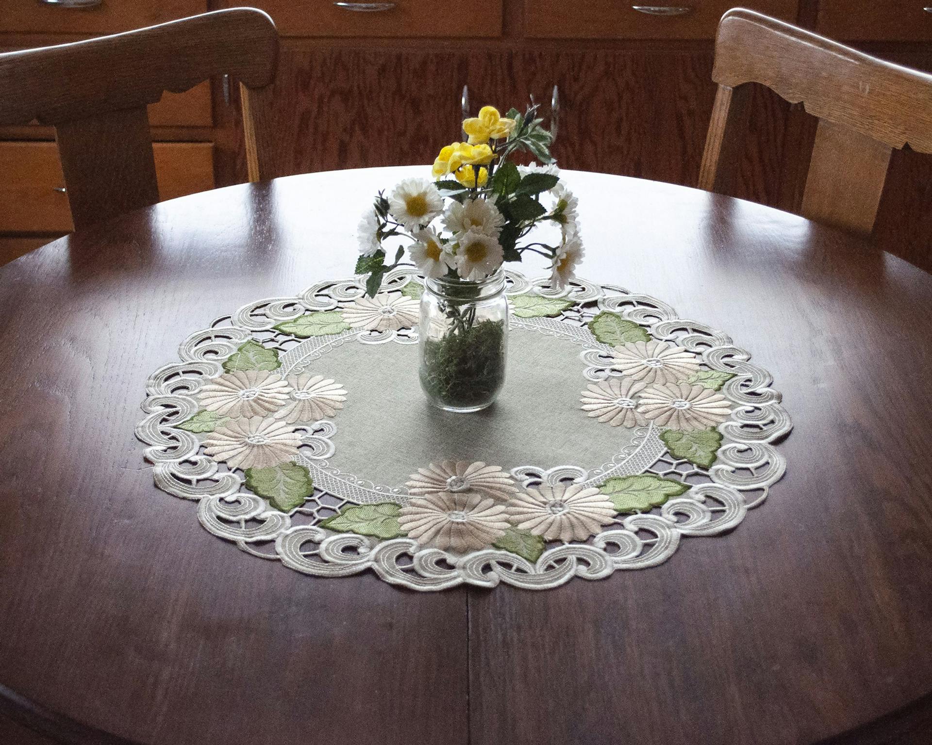 Fleur Latte Gold Daisy on Sage Green Table Doily (23"/33"Round)