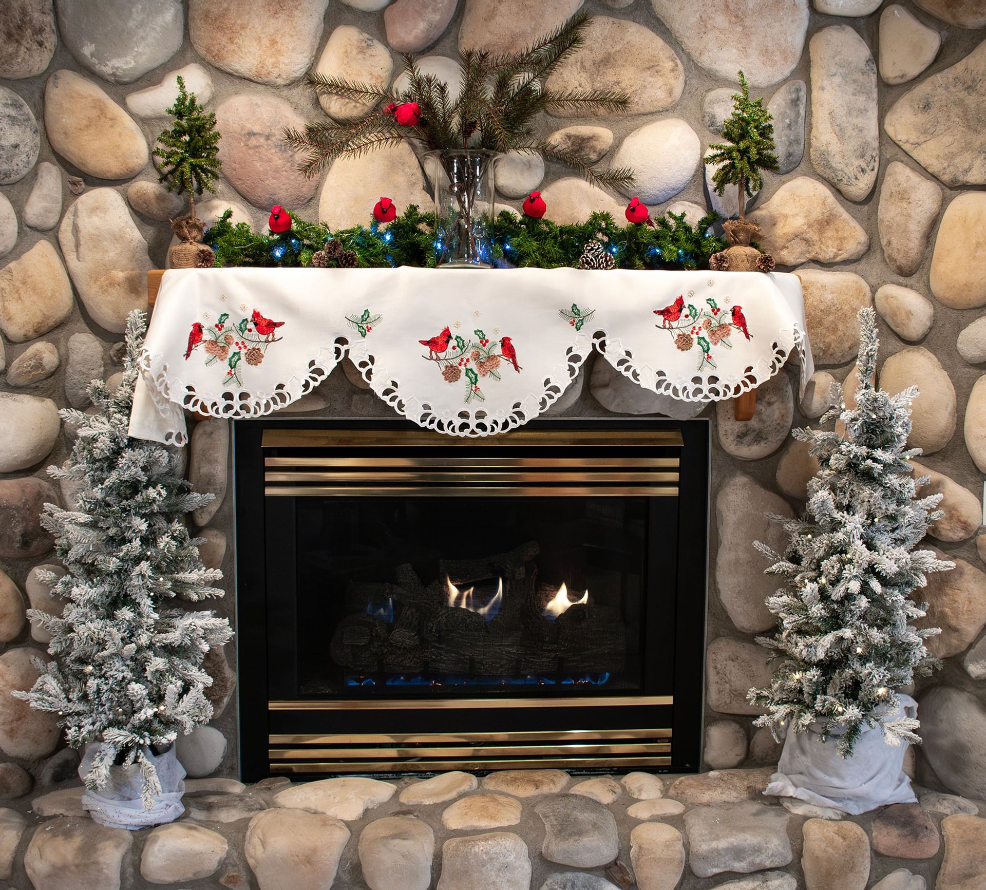 Red Cardinal Mantel Scarf (19"x90")