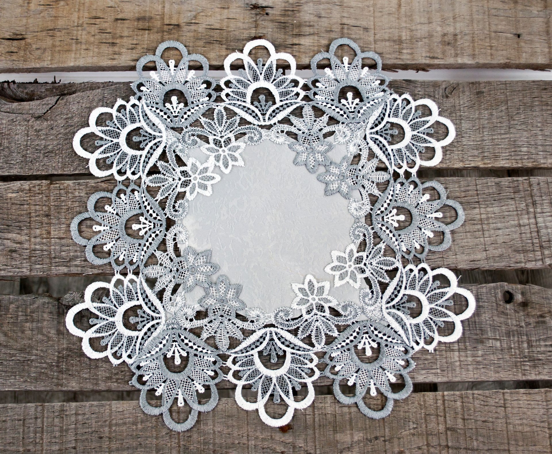 Sliver Lace Doily/ Placemat (14" SQ/ 11"x14")